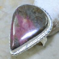 טבעת כסף משובצת אבן רודונייט עיצוב טיפה מידה: 5.5