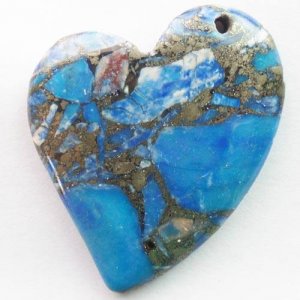 תליון מאבן ג'ספר כחול מעורב פיריט עיצוב לב
