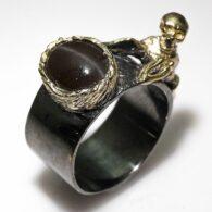 טבעת עבודת יד בשיבוץ עין החתול כסף רודיום שחור וציפוי זהב