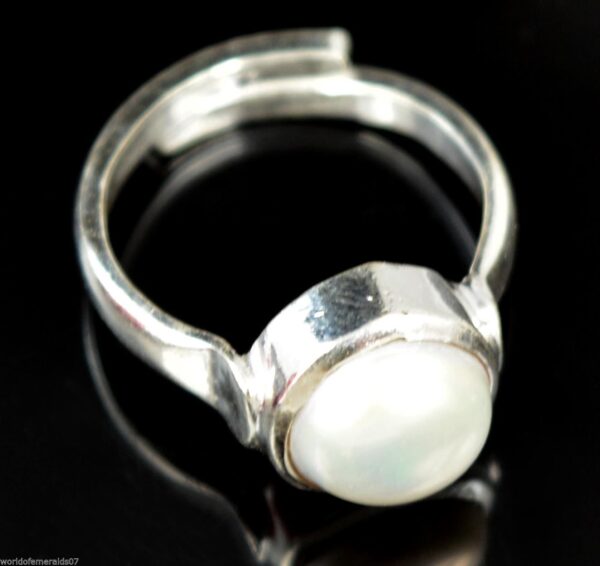 טבעת מוכסף בשיבוץ פנינה לבנה איכותית (תעודה) 24.75 קרט