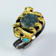 טבעת בשיבוץ ספיר גלם כחול וטורקיז תכשיט יוקרה עבודת יד