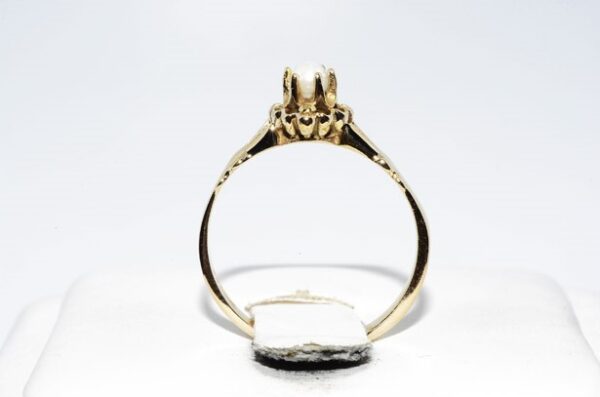 טבעת זהב 14 קרט בשיבוץ פנינה לבנה 2.90 קרט משקל טבעת: 1.93 גרם