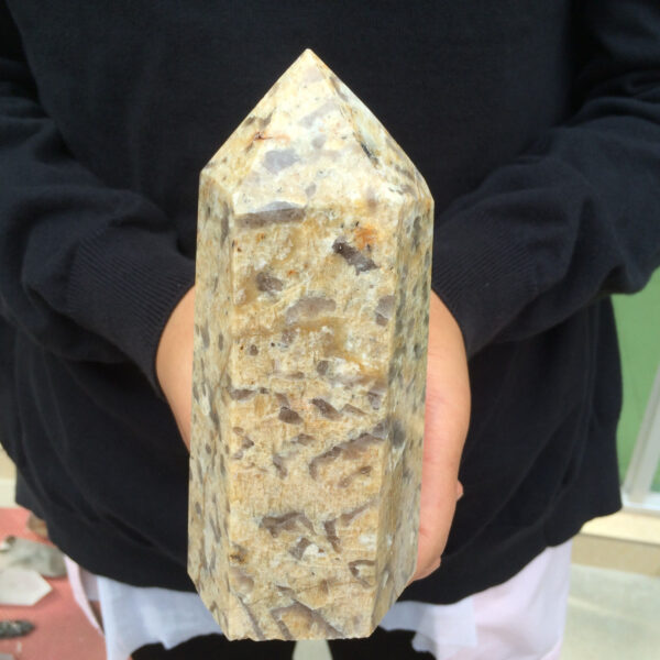 מוט מאבן לאופרד סקין גדול מהמם משקל: 830 גרם מידות: 50*70*158 מ"מ