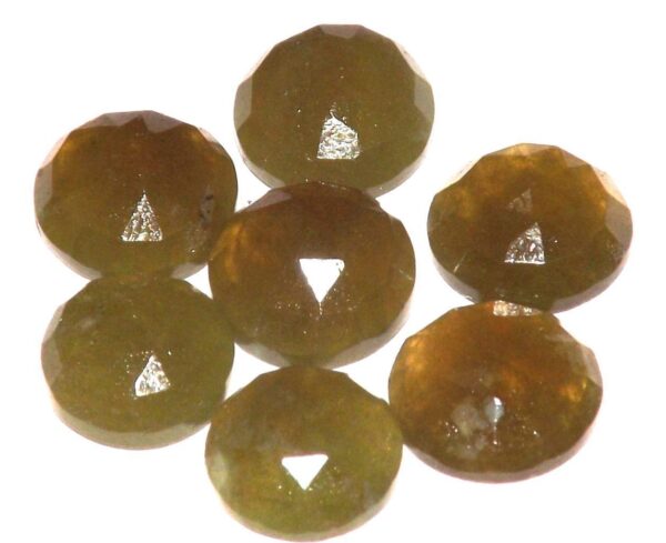 וזוביאניט מלוטשת לשיבוץ Vesuvianite משקל: 3.5 קרט יחידה