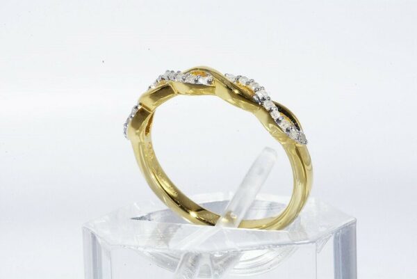 טבעת יוקרה כסף 925 ציפוי זהב בשיבוץ 21 יהלומים לבנים משקל: 11. קרט מידה: 5.25