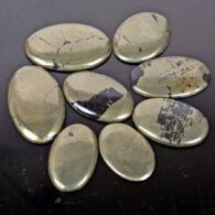 פיריט זהב מלוטש לשיבוץ כ 50 קרט מידה: 33-45 מ"מ